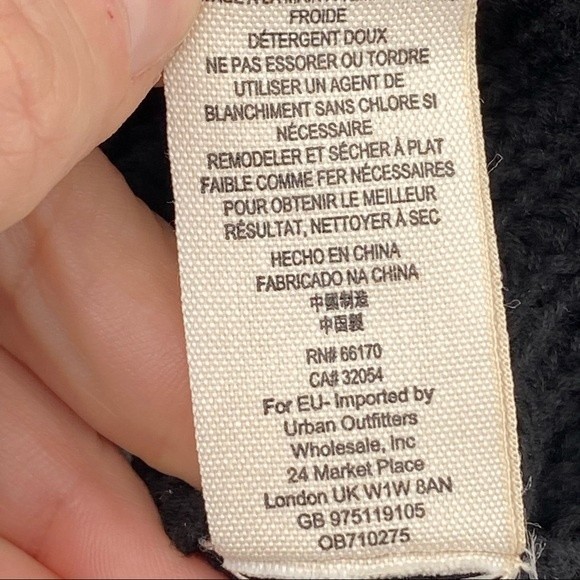 NWOT Free People V Neck Bell Sleeve Cableknit Sweater Damsel BLACK size M - Picture 7 of 8